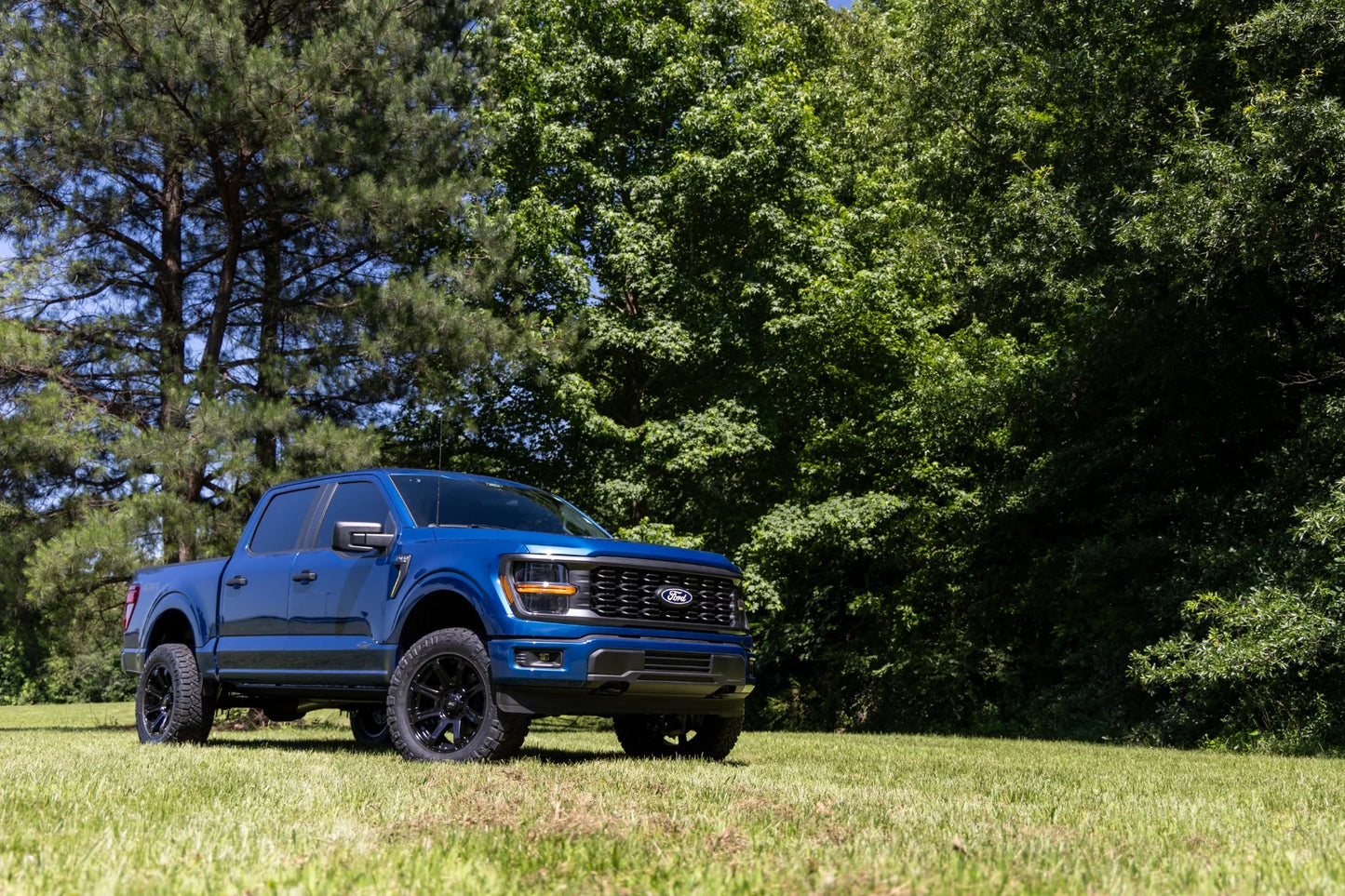 Kit Suspensión 3" + Bandejas Superiores Ford F150 (14-20) - Rough Country M1